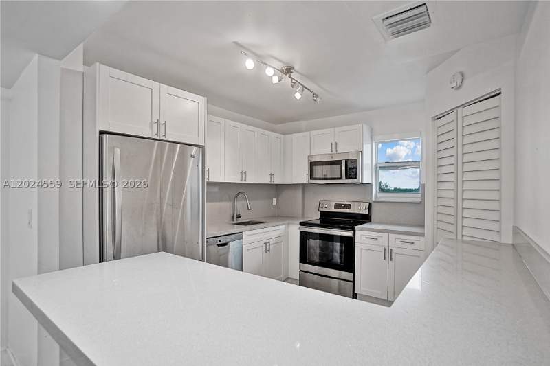 2 bedroom Condominium at 9273 Collins Ave 309, Manatee Condo, Surfside — photo 5
