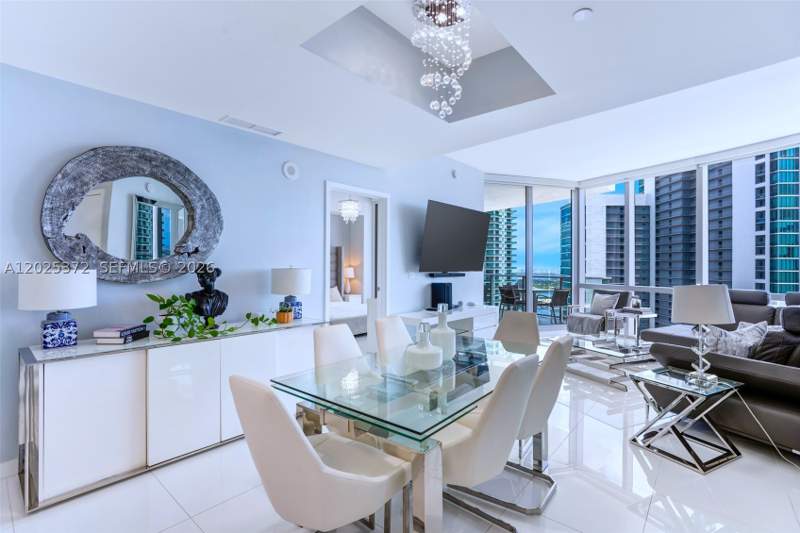 2 bedroom Condominium at 851 NE 1st Ave 3909, Paramount Miami Worldcent, Miami — photo 2