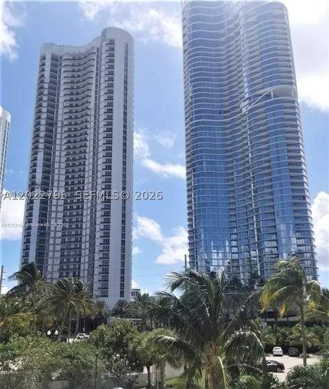 100 Bayview Dr 208, Sunny Isles Beach FL - photo 19 of 35