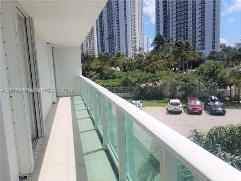 100 Bayview Dr 208, Sunny Isles Beach FL - photo 22 of 35