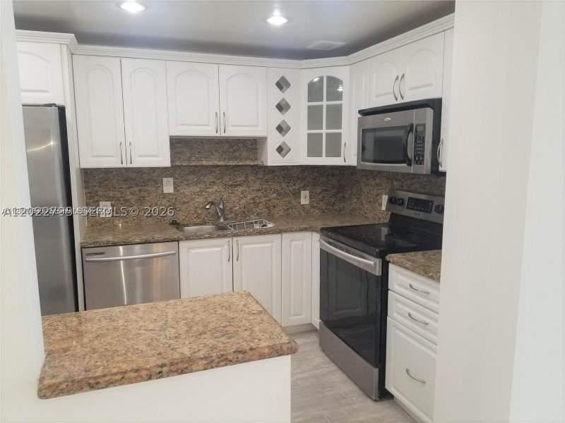 2 bedroom Condominium at 100 Bayview Dr 208, Arlen House East, Sunny Isles Beach — photo 4