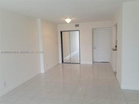 100 Bayview Dr 208, Sunny Isles Beach FL - photo 6 of 35