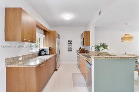 2704 NE 184th Ter, Aventura FL - photo 15 of 57