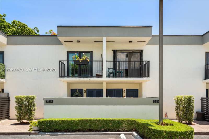 2 bedroom Townhouse at 3214 W Trade Ave Iii-5, Grove Paradise Condo, Miami — photo 1