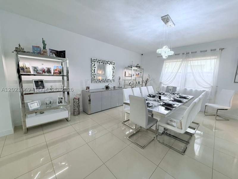 5 bedroom SingleFamilyResidence at 9907 NW 87th Ter, Doral Breeze, Doral — photo 5