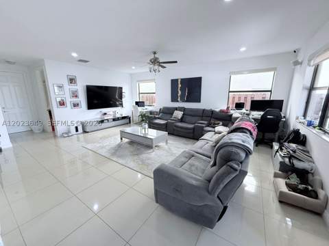 9907 NW 87th Ter, Doral FL - photo 6 of 29