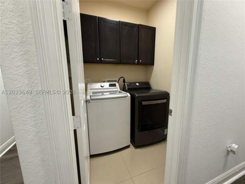 9907 NW 87th Ter, Doral FL - photo 9 of 29