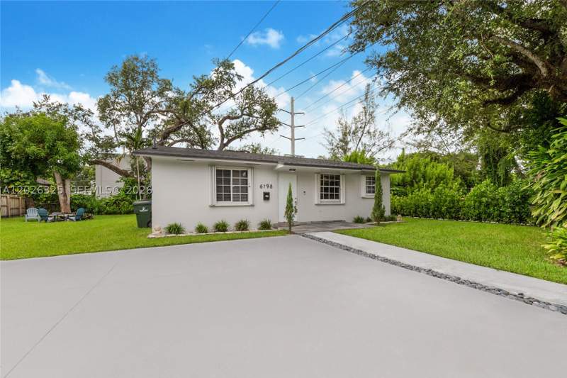 3 bedroom SingleFamilyResidence at 6198 SW 63rd St, Pines, South Miami — photo 2