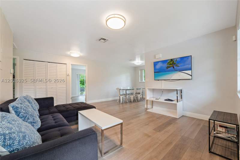 3 bedroom SingleFamilyResidence at 6198 SW 63rd St, Pines, South Miami — photo 3