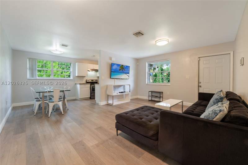 3 bedroom SingleFamilyResidence at 6198 SW 63rd St, Pines, South Miami — photo 5