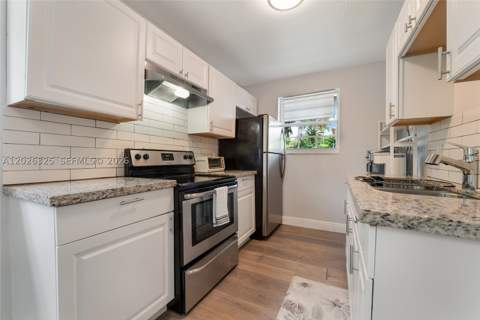 6198 SW 63rd St, South Miami FL - photo 7 of 39