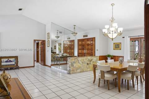 7200 N Oakmont Dr, Hialeah FL - photo 12 of 41