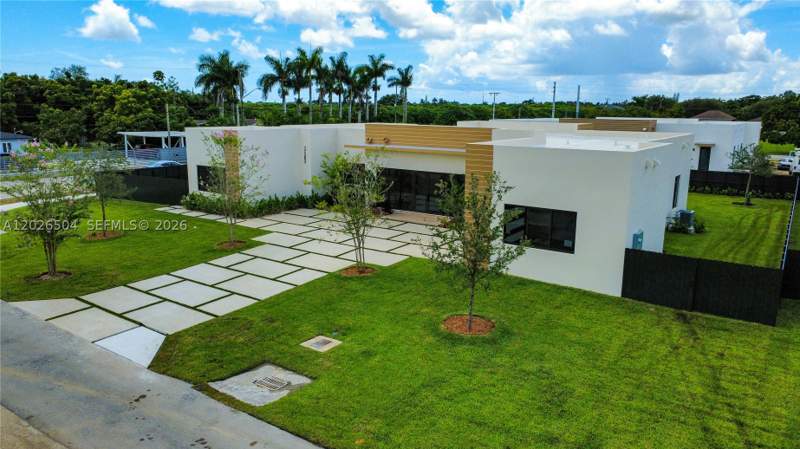 5 bedroom SingleFamilyResidence at 17277 SW 288th St, Estates of Biscayne, Homestead — photo 2