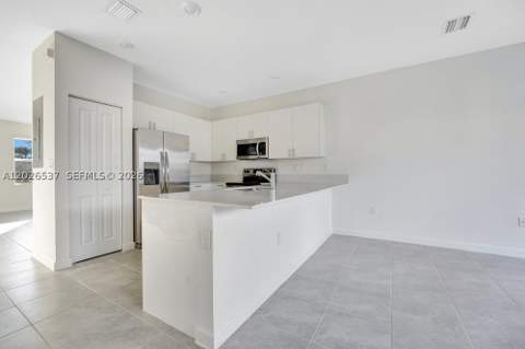 1716 SE 26th Rd 1716, Homestead FL - photo 9 of 37