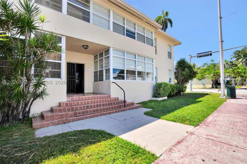 2 bedroom SingleFamilyResidence at 1460 West Ave, Alton Beach Bay Front Re-, Miami Beach — photo 1
