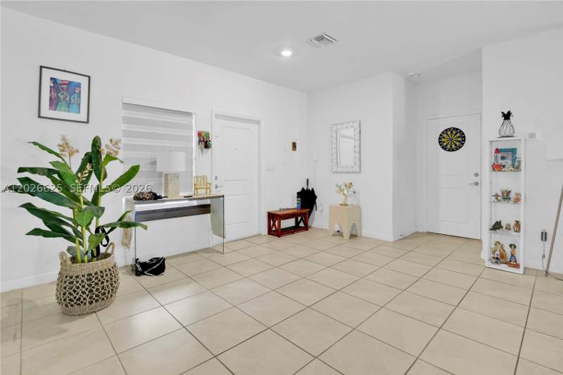 3 bedroom SingleFamilyResidence at 21460 SW 127th Pl, Siena North, Miami — photo 4