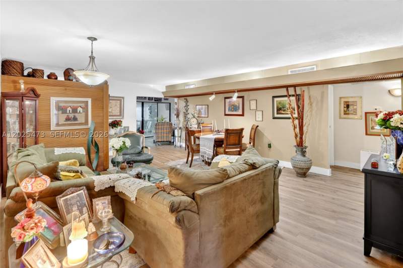 3 bedroom Villa at 6705 Kingsmoor Way, Miami Lakes Loch Lomond E, Miami Lakes — photo 4