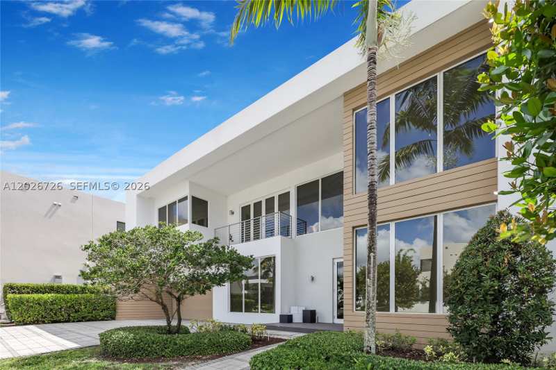 5 bedroom SingleFamilyResidence at 7441 NW 102nd Ct, Doral Commons Residential, Doral — photo 1