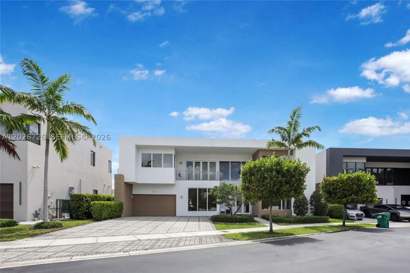 5 bedroom SingleFamilyResidence at 7441 NW 102nd Ct, Doral Commons Residential, Doral — photo 4