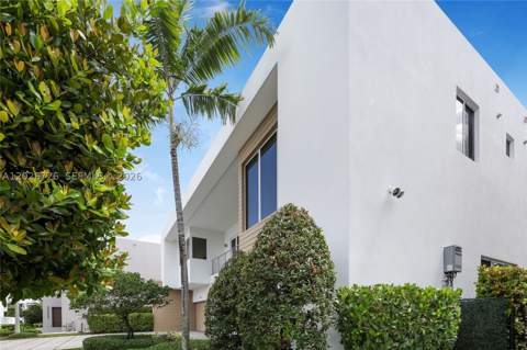 7441 NW 102nd Ct, Doral FL - photo 6 of 76