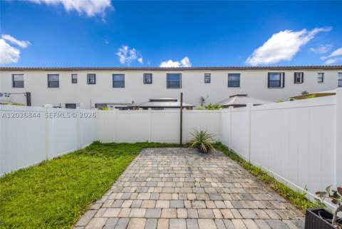 9381 W 33rd Ln, Hialeah FL - photo 14 of 35