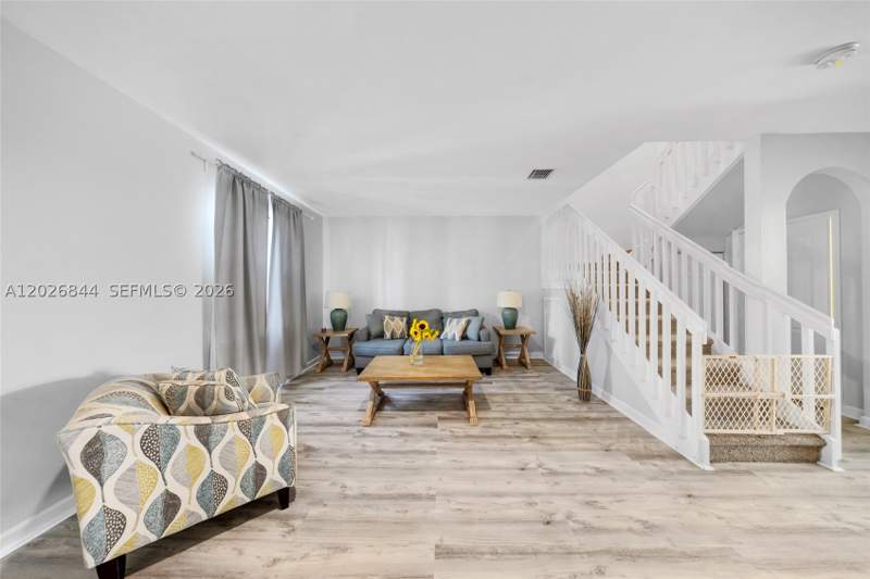3 bedroom Townhouse at 9381 W 33rd Ln, Bonterra, Hialeah — photo 2