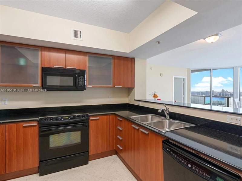 2 bedroom Condominium at 16699 Collins Avenue 3407, La Perla Condo, Sunny Isles Beach — photo 3