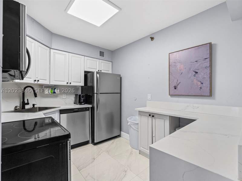 2 bedroom Condominium at 5225 Collins Ave 1509, The Alexander Condo, Miami Beach — photo 4