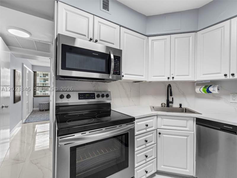 2 bedroom Condominium at 5225 Collins Ave 1509, The Alexander Condo, Miami Beach — photo 5