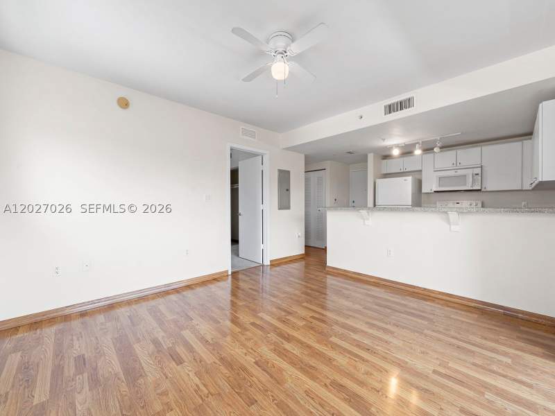 1 bedroom Condominium at 2740 SW 28th Ter 508, Villaggio In The Grove To, Miami — photo 2