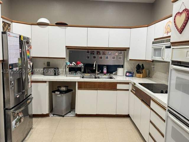 4 bedroom SingleFamilyResidence at 21705 SW 99th Ave, Lakes By The Bay Sec 2, Cutler Bay — photo 3