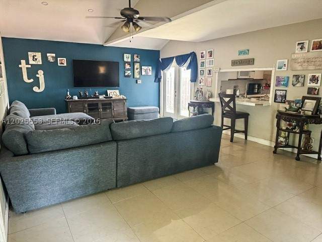 4 bedroom SingleFamilyResidence at 21705 SW 99th Ave, Lakes By The Bay Sec 2, Cutler Bay — photo 4
