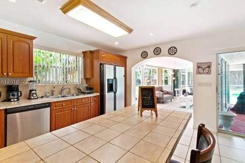13325 SW 84th Ave, Pinecrest FL - photo 13 of 55