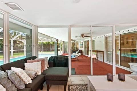 13325 SW 84th Ave, Pinecrest FL - photo 23 of 55