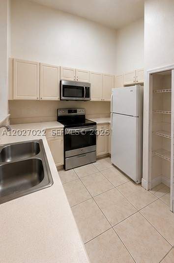2811 SE 17th Ave 206, Homestead FL - photo 8 of 8