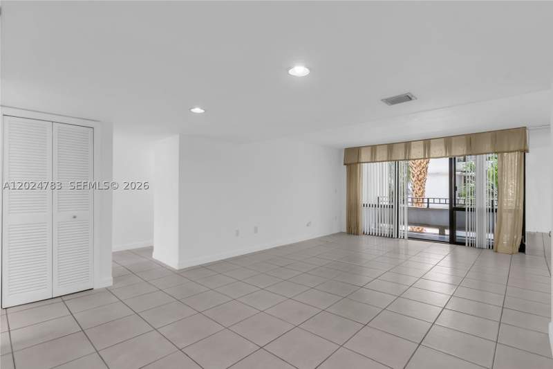 3 bedroom Condominium at 13951 Kendale Lakes Cir 208A, Towers Of Kendale Lakes C, Miami — photo 5