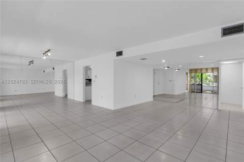 13951 Kendale Lakes Cir 208A, Miami FL - photo 6 of 45