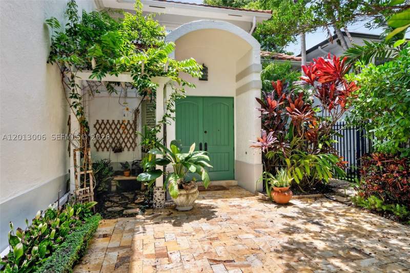 6 bedroom SingleFamilyResidence at 1818 Espanola Dr, Espanola Heights, Miami — photo 2