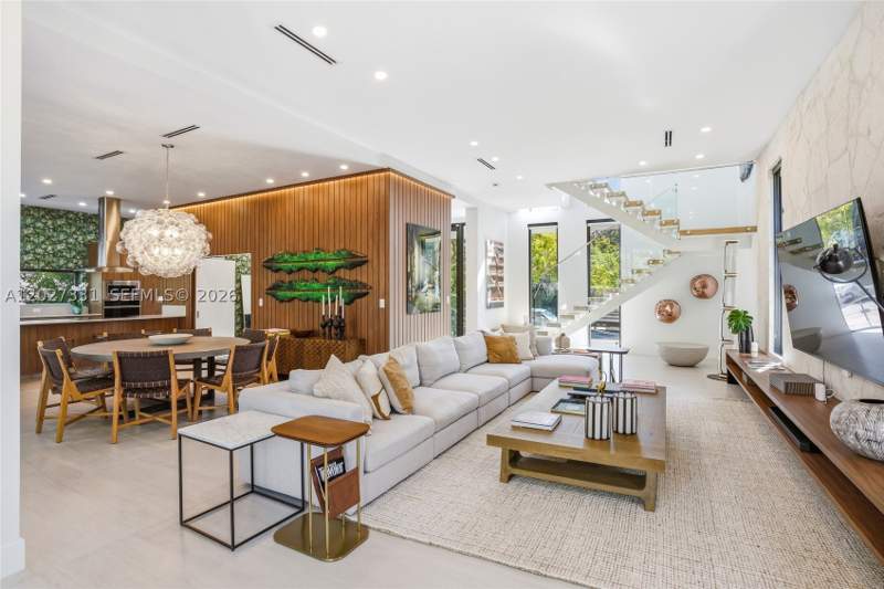 4 bedroom SingleFamilyResidence at 4354 Alton Rd, Nautilus Sub, Miami Beach — photo 2