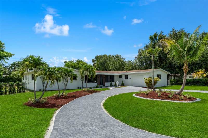 5 bedroom SingleFamilyResidence at 10825 SW 80th Ave, Killian Green Ests, Miami — photo 1