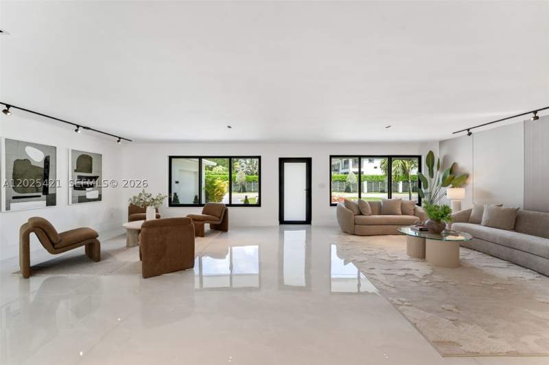 5 bedroom SingleFamilyResidence at 10825 SW 80th Ave, Killian Green Ests, Miami — photo 3