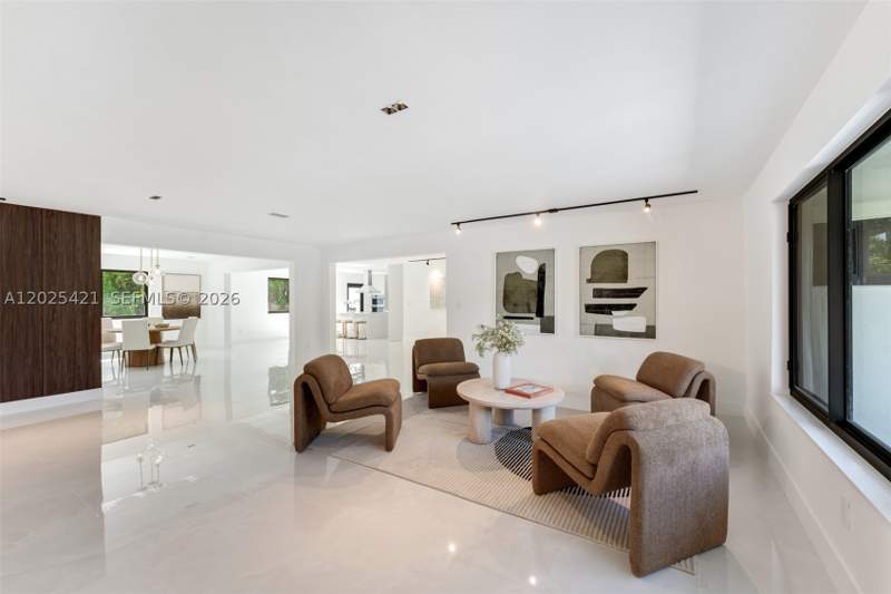 5 bedroom SingleFamilyResidence at 10825 SW 80th Ave, Killian Green Ests, Miami — photo 4