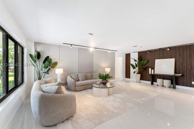 5 bedroom SingleFamilyResidence at 10825 SW 80th Ave, Killian Green Ests, Miami — photo 5