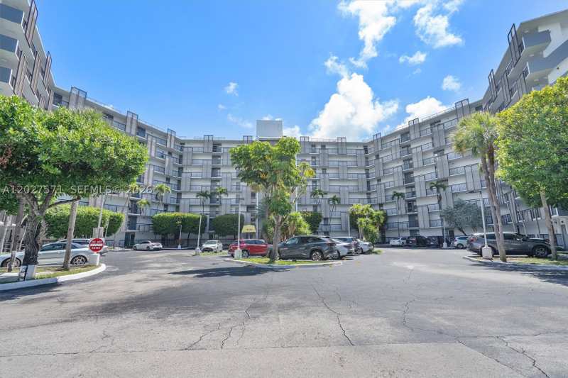 1 bedroom Condominium at 20400 W Country Club Dr 214, Biscaya IV Condo, Aventura — photo 1