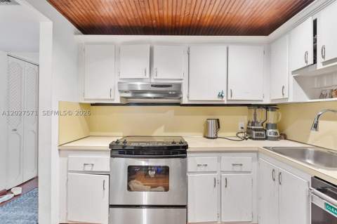20400 W Country Club Dr 214, Aventura FL - photo 16 of 28