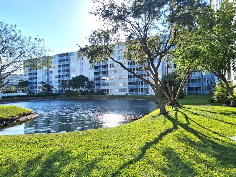 1 bedroom Condominium at 1770 NE 191st St 813-1, Jade Winds Group -, Miami — photo 4