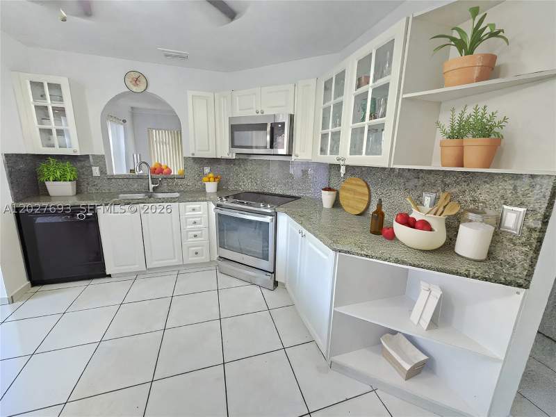 3 bedroom Townhouse at 7255 NW 173rd Dr 801-8, Bonita Golf View Townvill, Hialeah — photo 3