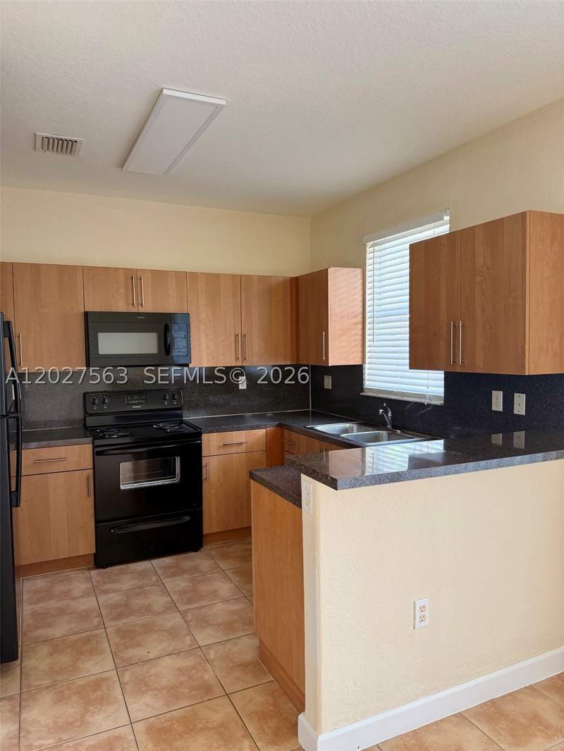 4 bedroom Townhouse at 1498 SE 25th Ave, Keys Garden, Homestead — photo 3