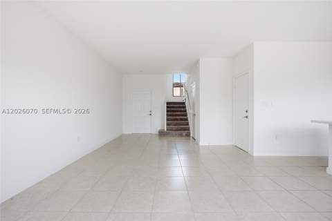 10218 SW 231st Ln, Cutler Bay FL - photo 11 of 38