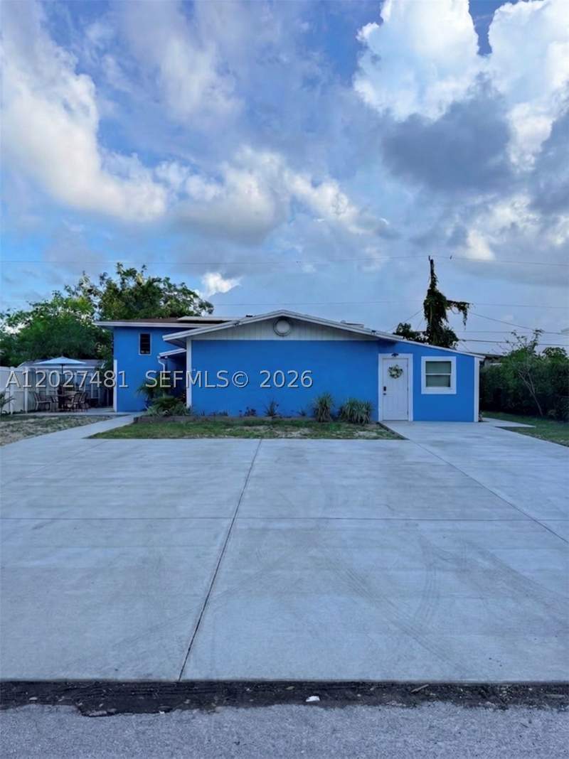 3 bedroom SingleFamilyResidence at 1300 NE 203rd St, Mansionette Homes Sec 2, Miami — photo 2